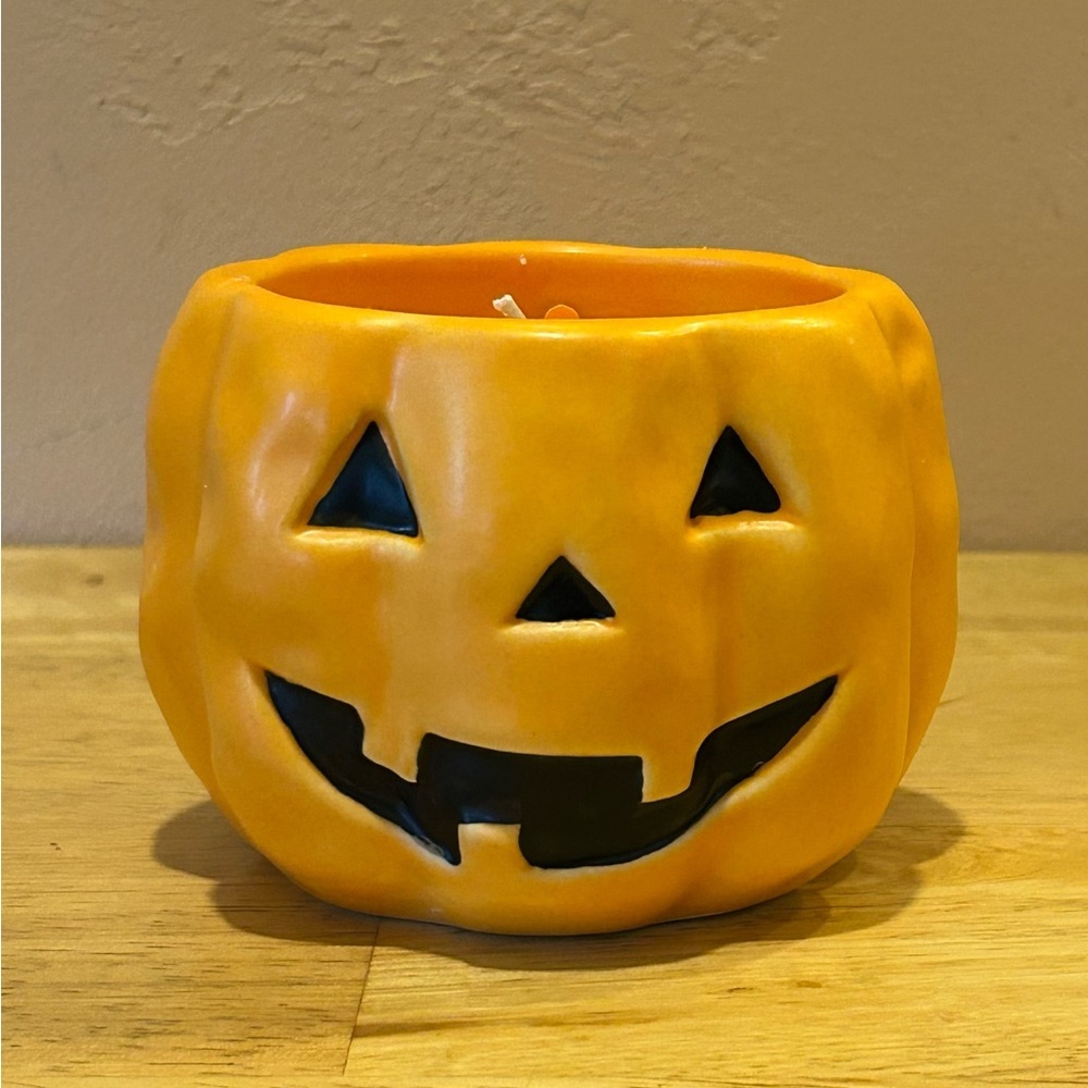 Sand & Fog Tropical Harvest Scented Pumpkin Face Candle. Brand New!